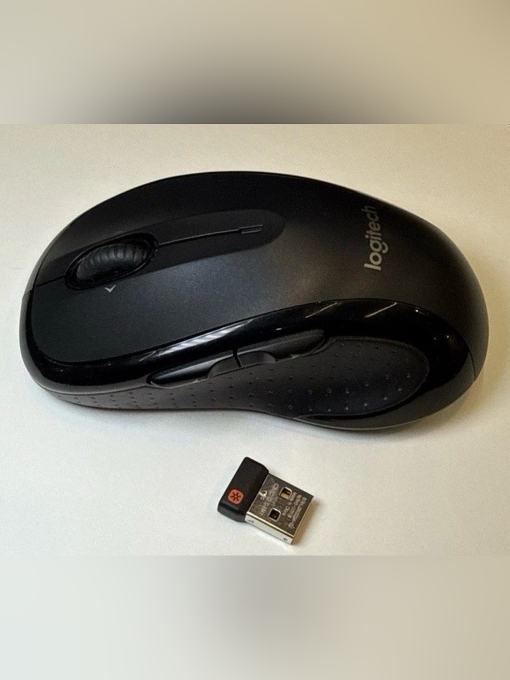 Logitech M510 Wireless Gaming Laser Mouse
Black w/ USB Receiver Tested 5 Button